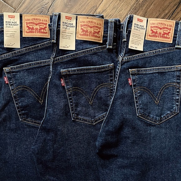 Levi’s Ribcage Straight Ankle Jeans - Picture 13 of 16